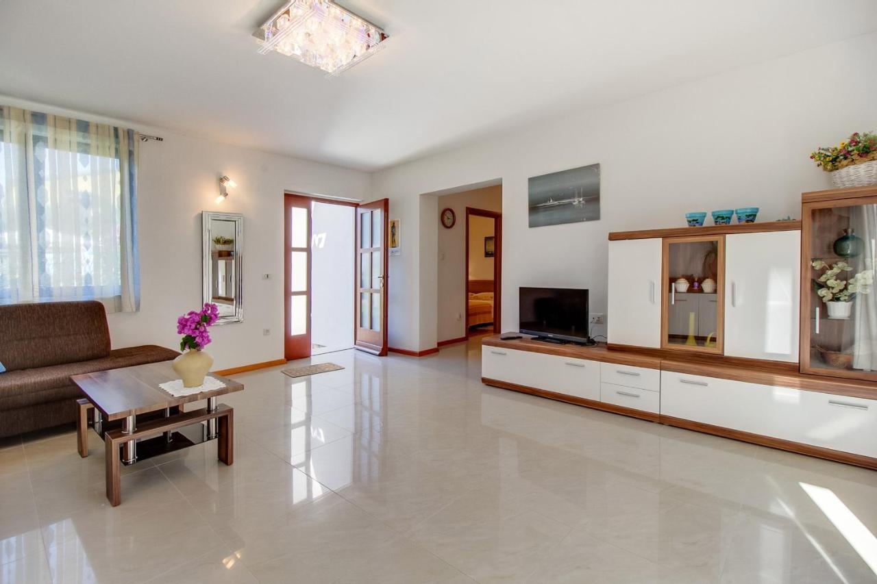 Apartman Mirjana 1 มาลีโลชินจ์ ภายนอก รูปภาพ