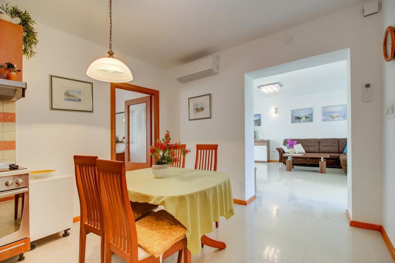 Apartman Mirjana 1 มาลีโลชินจ์ ภายนอก รูปภาพ